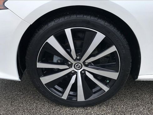 Used 2019 Nissan Altima 2.5 SR w/ SR Premium Package image 9