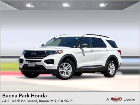 Used 2024 Ford Explorer XLT RWD image 1