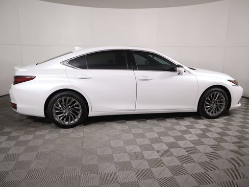 Used 2025 Lexus ES 300h w/ Accessory Package (Z1) FWD image 4