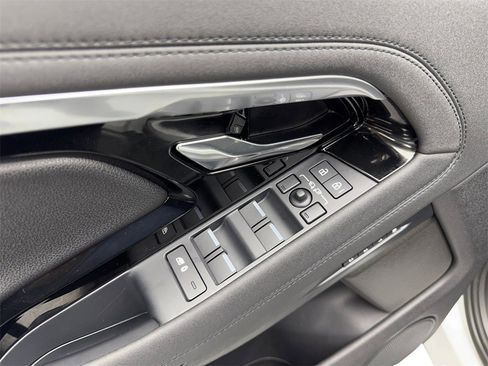 Used 2023 Land Rover Range Rover Evoque SE image 32