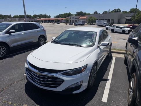 Used 2023 Chevrolet Malibu LT FWD image 17