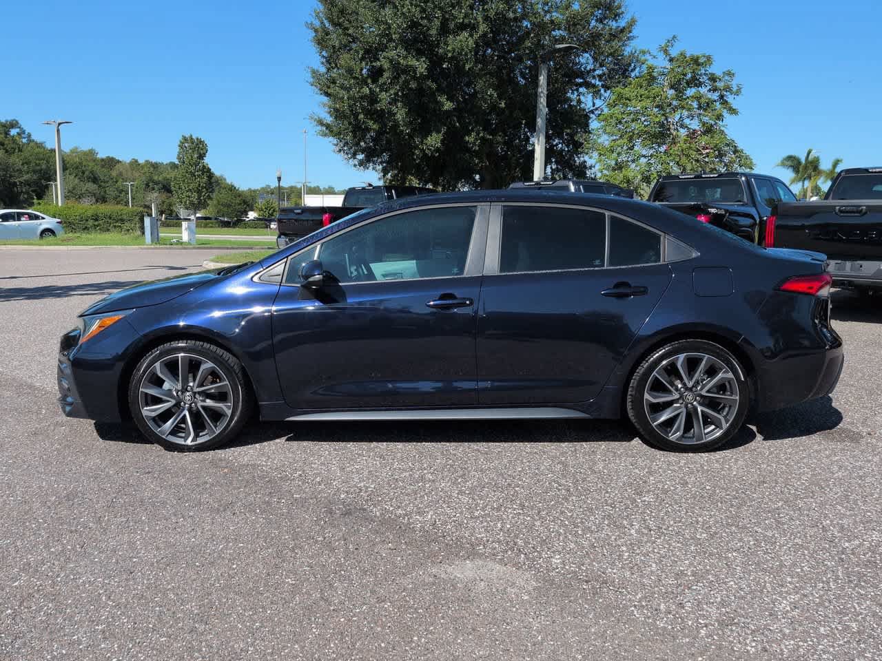 Used 2020 Toyota Corolla SE FWD image 3