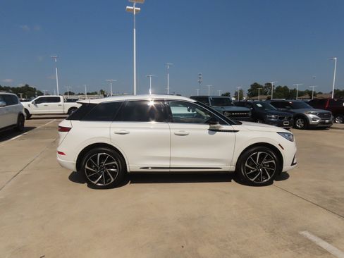 Used 2023 Lincoln Corsair Grand Touring w/ Equipment Group 301A AWD/4WD image 10