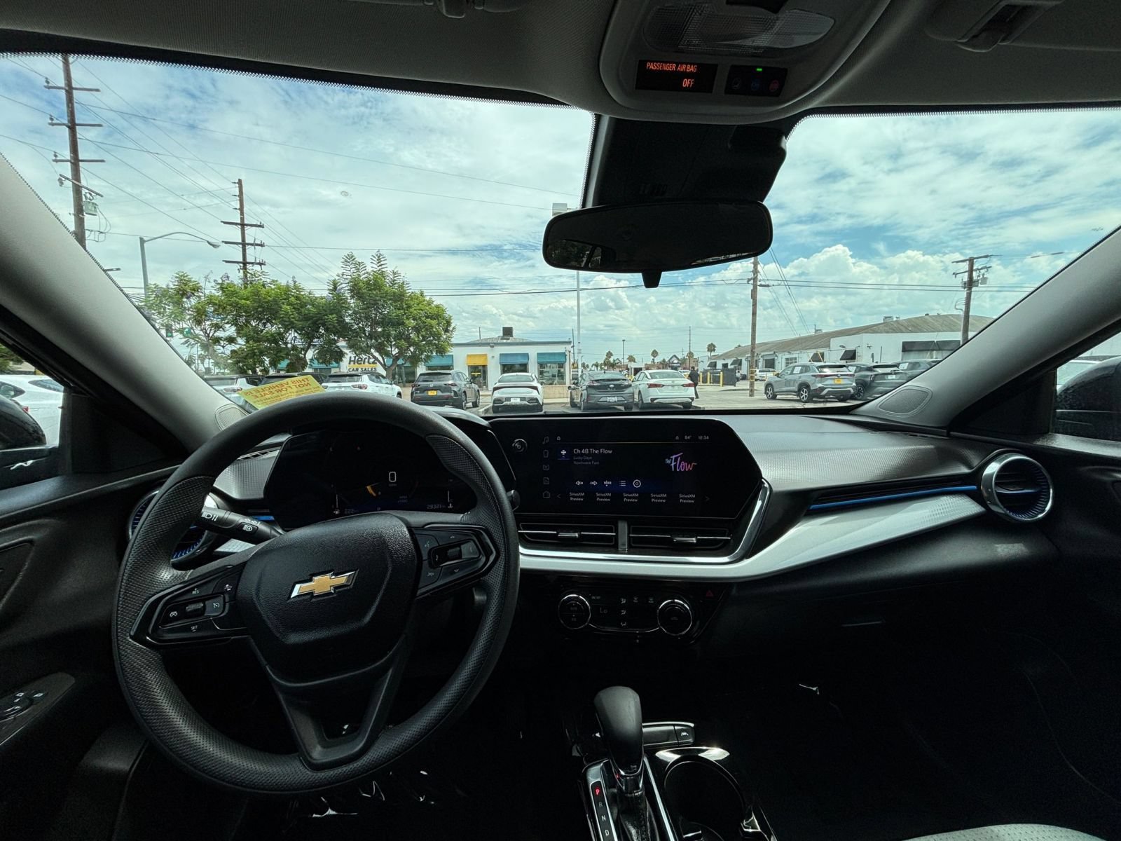 Used 2025 Chevrolet Trax LT FWD image 33
