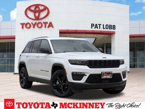 Used 2023 Jeep Grand Cherokee Limited w/ Black Appearance Package AWD/4WD image 1