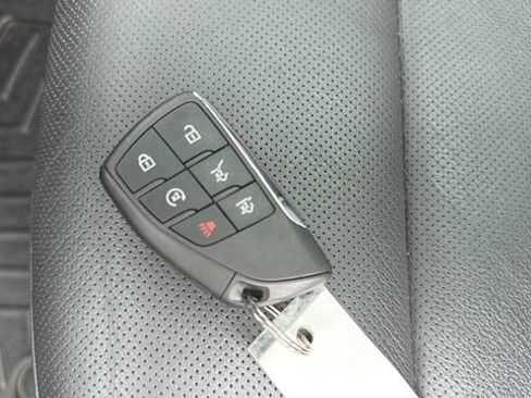 Used 2024 GMC Yukon SLT w/ SLT Premium Package AWD/4WD image 16