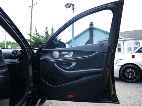Used 2019 Mercedes-Benz E 300 4MATIC image 28