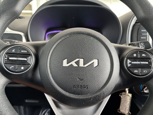 Used 2025 Kia Soul LX w/ LX Technology Package FWD image 27
