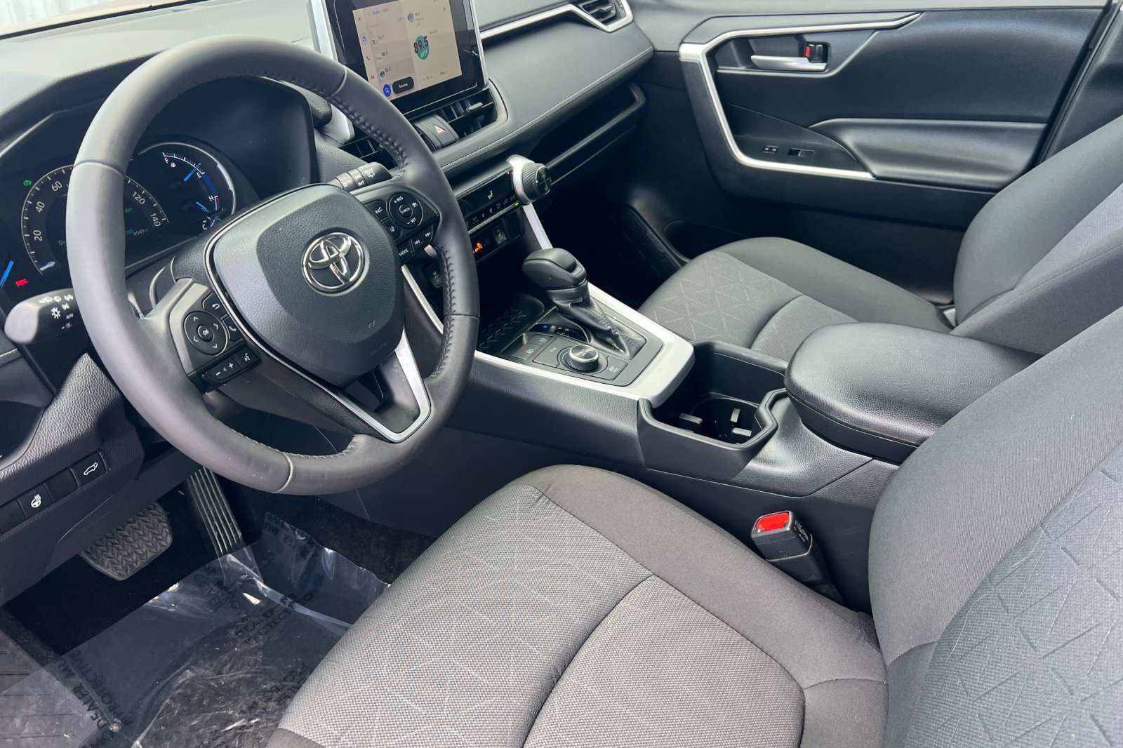Used 2025 Toyota RAV4 XLE w/ Convenience Package AWD/4WD image 4