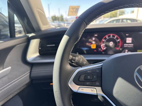 New 2026 Volkswagen Tiguan SE image 28