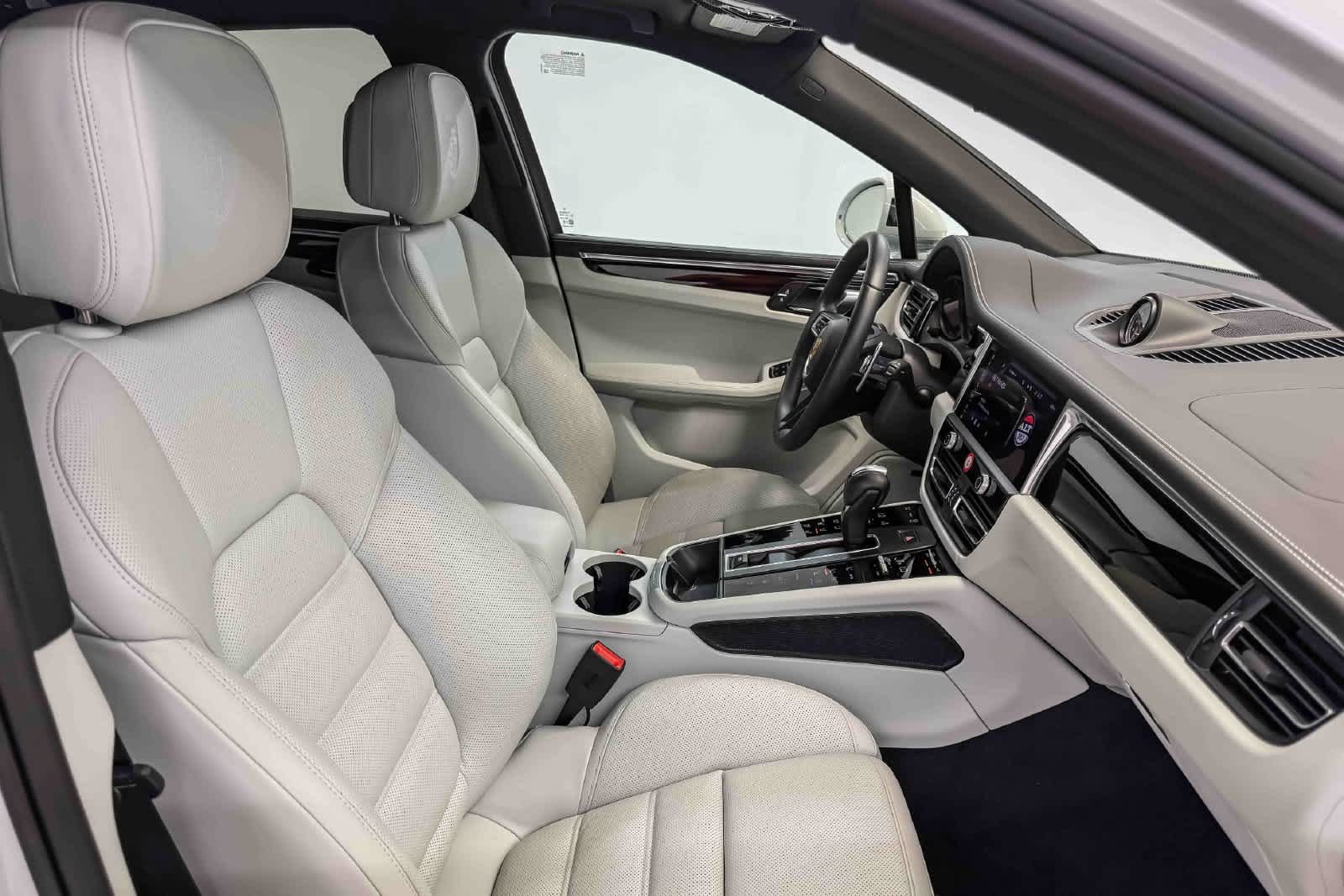 Certified 2026 Porsche Macan AWD/4WD image 22