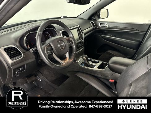 Used 2017 Jeep Grand Cherokee Altitude image 4