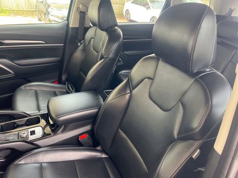 Certified 2025 Kia Telluride LX FWD image 5