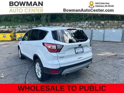 Used 2017 Ford Escape SE w/ SE Cold Weather Package AWD/4WD image 3
