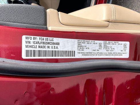 Used 2021 Jeep Grand Cherokee Limited image 31