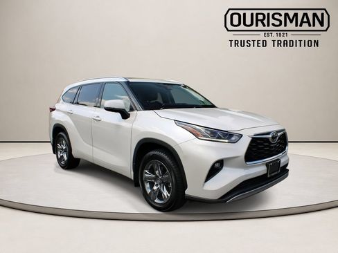 Used 2021 Toyota Highlander Platinum AWD/4WD image 2