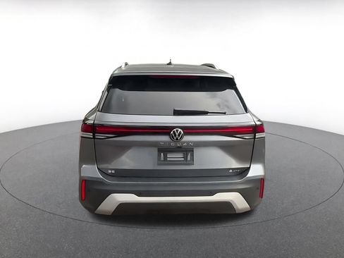 Used 2026 Volkswagen Tiguan SE AWD/4WD image 10