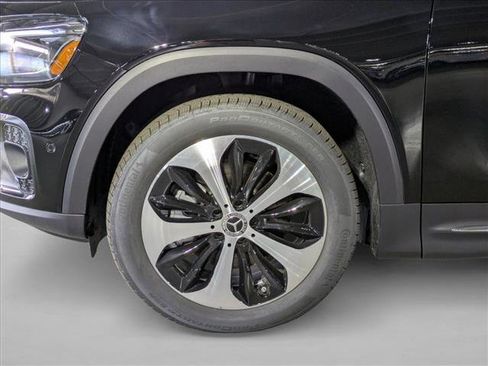 New 2025 Mercedes-Benz GLB 250 image 10