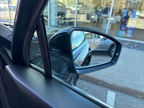 Certified 2024 Volkswagen Tiguan SE w/ Panoramic Sunroof Package image 35