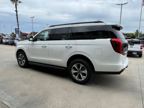 New 2027 Ford Expedition Active AWD/4WD image 3