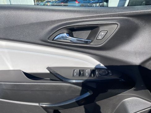 Used 2025 Chevrolet Trax LT image 20