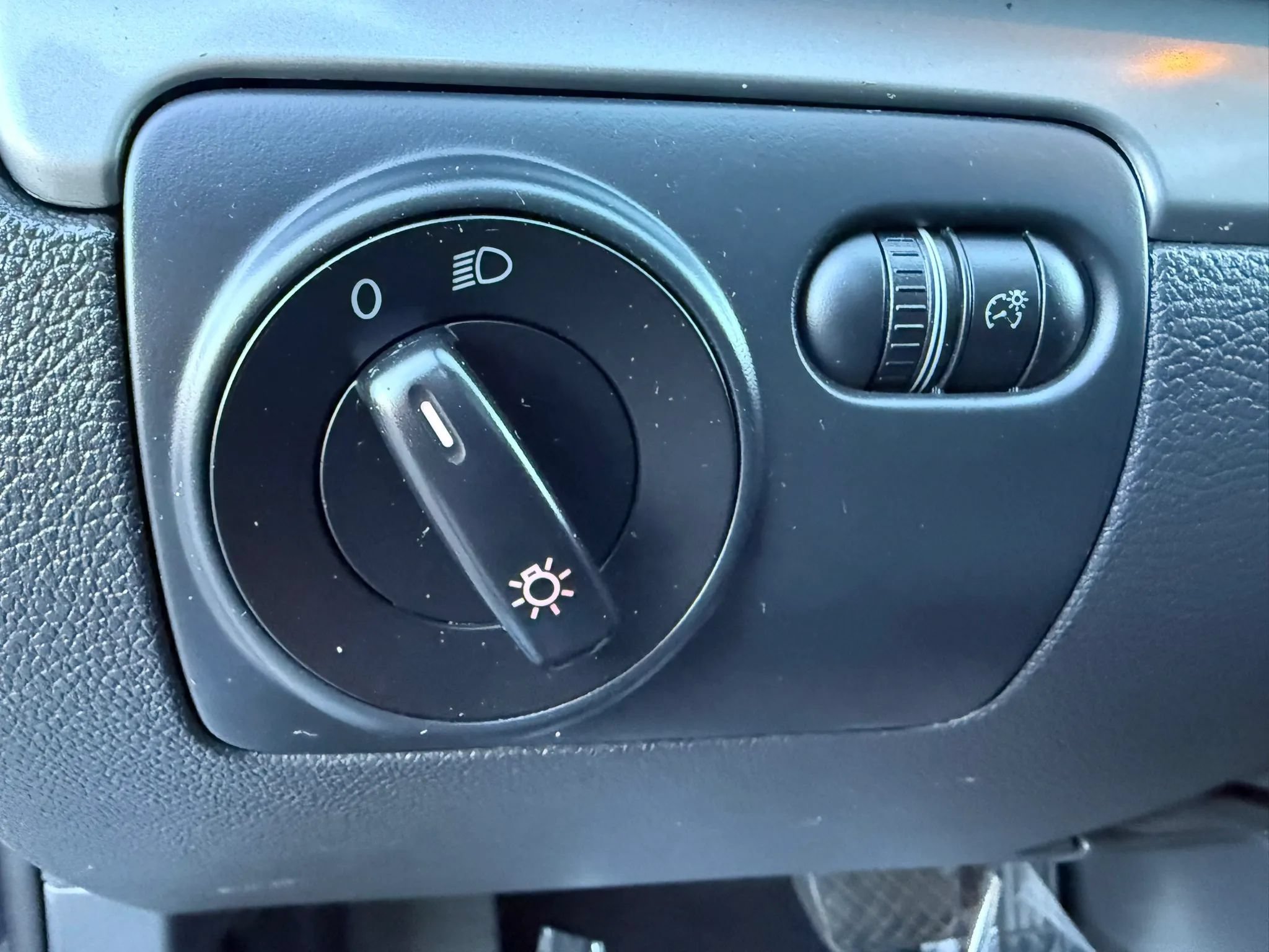 Used 2013 Volkswagen Golf 4-Door FWD image 30