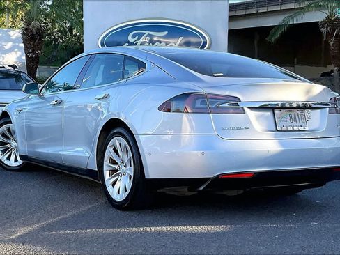 Used 2016 Tesla Model S 70 RWD image 4