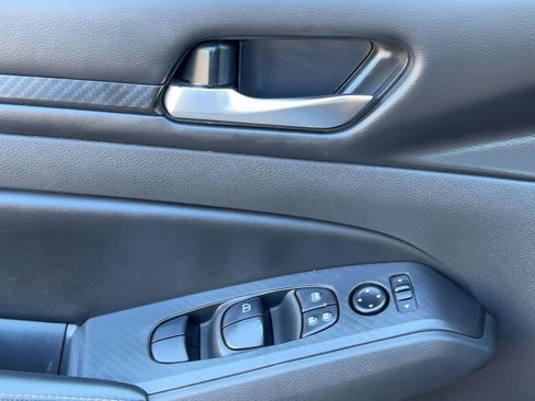 Used 2024 Nissan Altima 2.5 SV image 21
