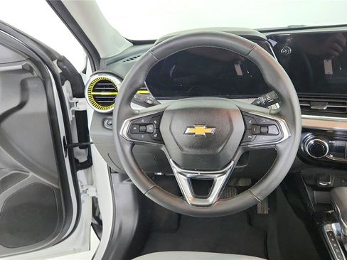 Used 2025 Chevrolet Trax LT w/ Driver Confidence Package FWD image 12