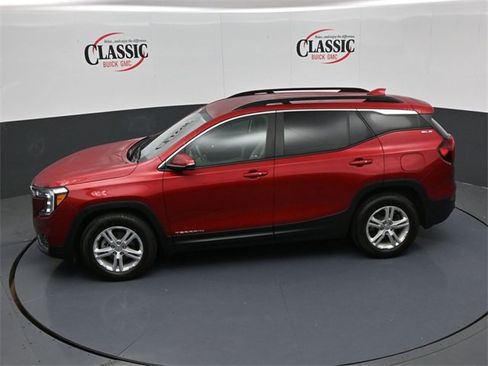 Used 2023 GMC Terrain SLE w/ Driver Convenience Package image 17