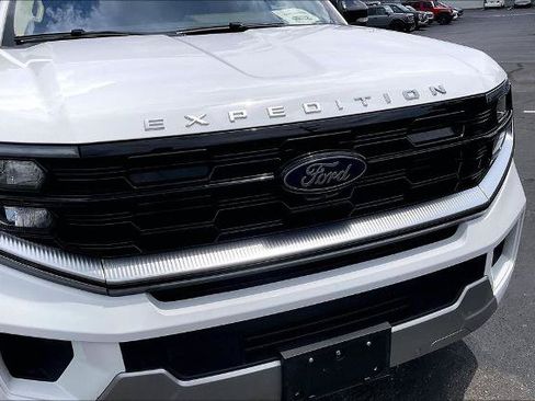 Certified 2025 Ford Expedition Platinum w/ Driver's Package AWD/4WD image 5