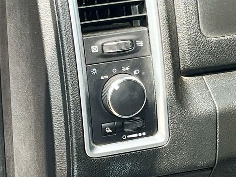 Used 2021 RAM 1500 Classic SLT image 10