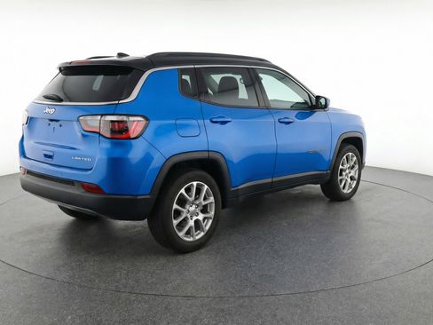 Used 2025 Jeep Compass Limited AWD/4WD image 9