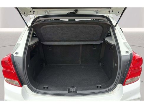 Used 2022 Chevrolet Trax LT w/ LT Convenience Package image 30