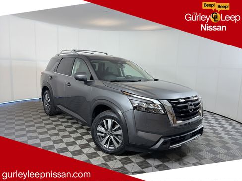 Used 2025 Nissan Pathfinder SL AWD/4WD image 1