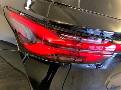 Used 2023 Chevrolet Traverse LT image 28