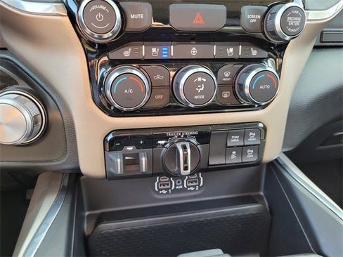 Certified 2022 RAM 1500 Laramie image 29