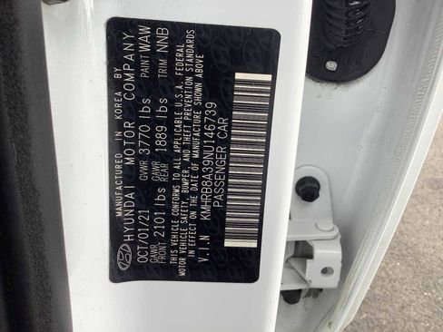 Used 2022 Hyundai Venue SE image 21