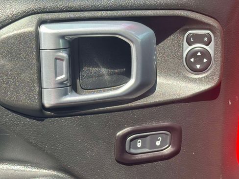 Used 2019 Jeep Wrangler Sport image 18