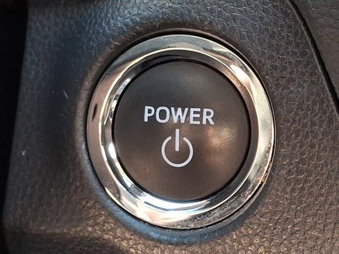 Used 2025 Toyota RAV4 XLE AWD/4WD image 23