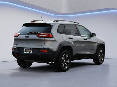 Used 2018 Jeep Cherokee Trailhawk AWD/4WD image 5