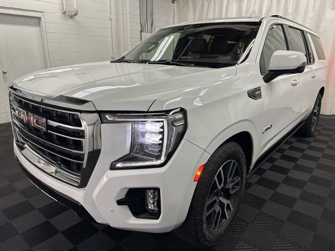 Used 2023 GMC Yukon XL AT4 w/ AT4 Premium Plus Package image 4