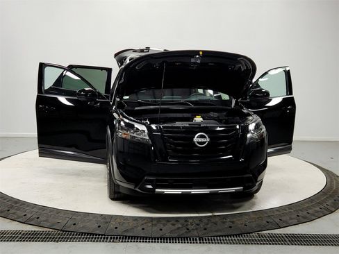 Used 2024 Nissan Pathfinder Platinum w/ Lighting Package (N93) image 10