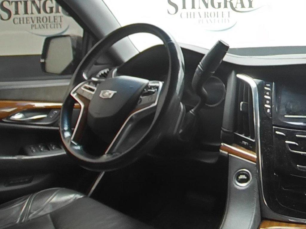 Used 2017 Cadillac Escalade Luxury AWD/4WD image 16