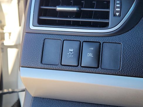 Used 2016 Toyota Camry XLE image 20