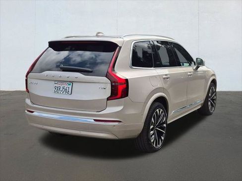 Used 2026 Volvo XC90 T8 Plus w/ Protection Package Premier AWD/4WD image 5