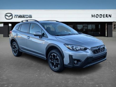 Used 2021 Subaru Crosstrek 2.0i Premium image 3
