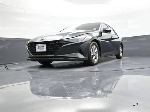 Certified 2021 Hyundai Elantra SE FWD image 25