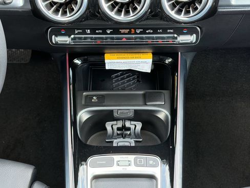 Used 2025 Mercedes-Benz GLB 250 image 19