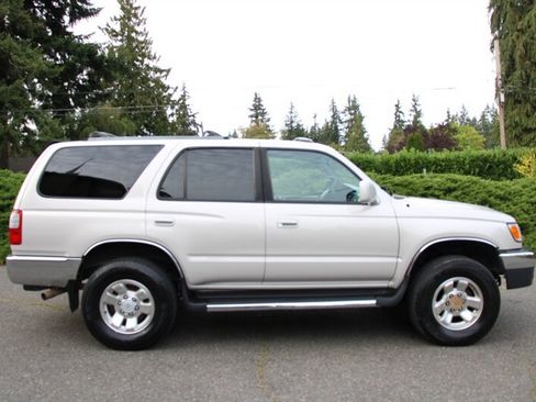 Used 2000 Toyota 4Runner SR5 AWD/4WD image 12